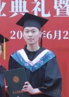 李竟玉：“纨绔少年”从专科生“逆袭”成研究生！